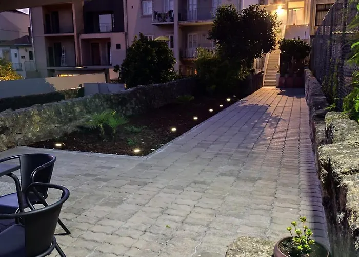 Garden Yard Apartment *